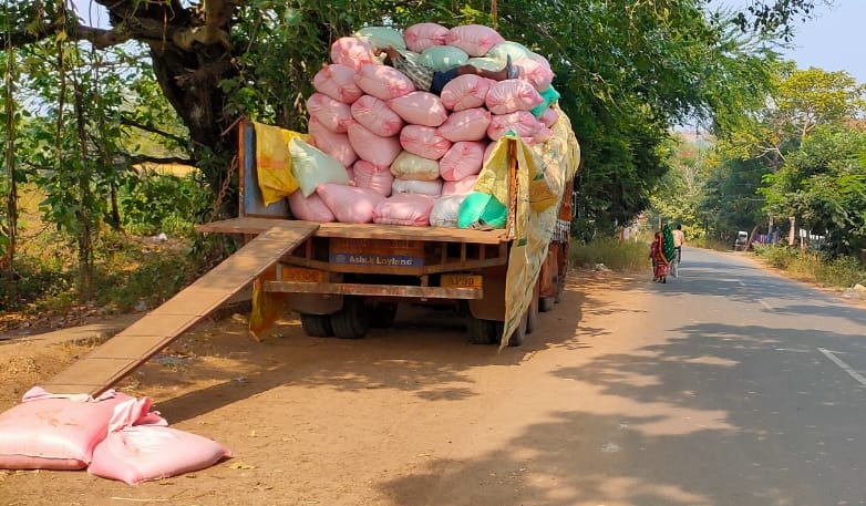 In absence of mandis, Andhra traders make hay