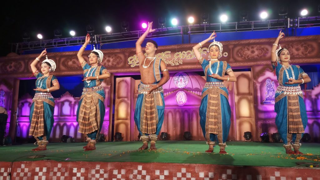 Subarna Lok Mahotsav enthralls crown on second day