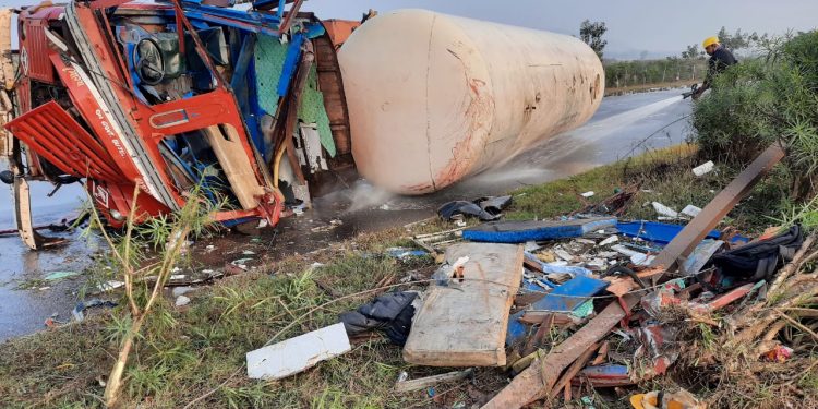 Gas tanker overturns in Jajpur