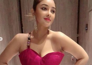 Actress Payal Ghosh looks elegance in classy gown; see pics