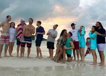 Priyanka, Nick Jonas begin New Year with a beach vacation; see pics