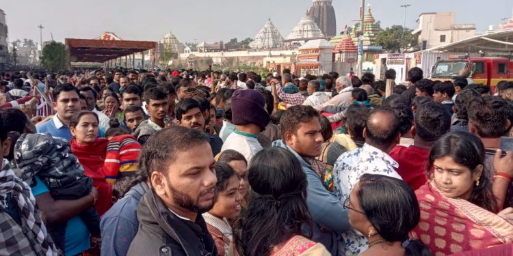Tourists head to Puri on New Year’s Day