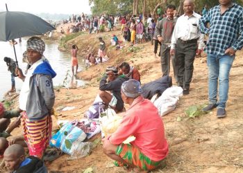 Santhal tribes pray for forefathers at Damodar Mela