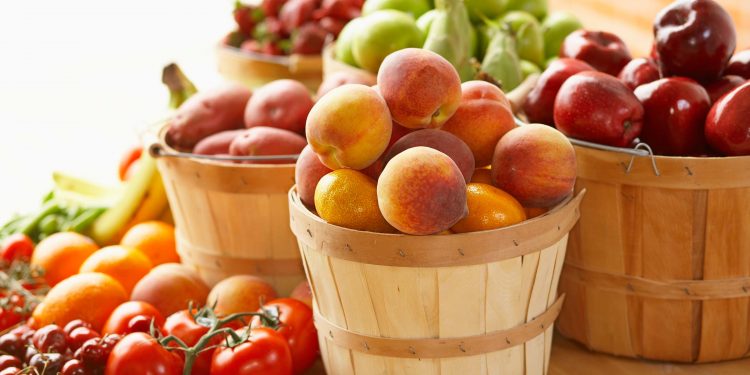 Higher fruits intake linked to fewer menopausal symptoms