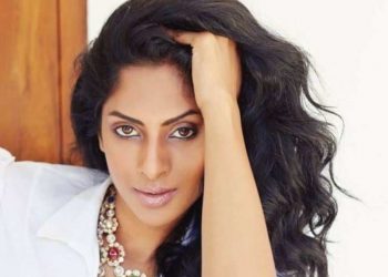 Sriya Reddy raises the fitness 'bar' even while travelling