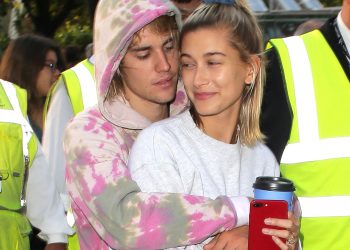 LONDON, ENGLAND - SEPTEMBER 18:  Justin Bieber and Hailey Baldwin seen at the London Eye on September 18, 2018 in London, England.  (Photo by Ricky Vigil M/GC Images)