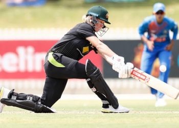 Australia's Beth Mooney remained unbeaten on 71