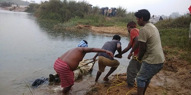 Bodies of man, woman found floating in Baitarani river