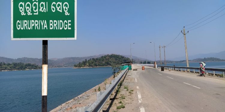 Guard walls of Gurupriya Bridge damaged, repair underway