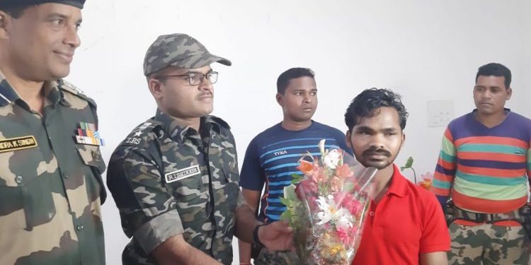 Dreaded Maoist surrenders in Malkangiri
