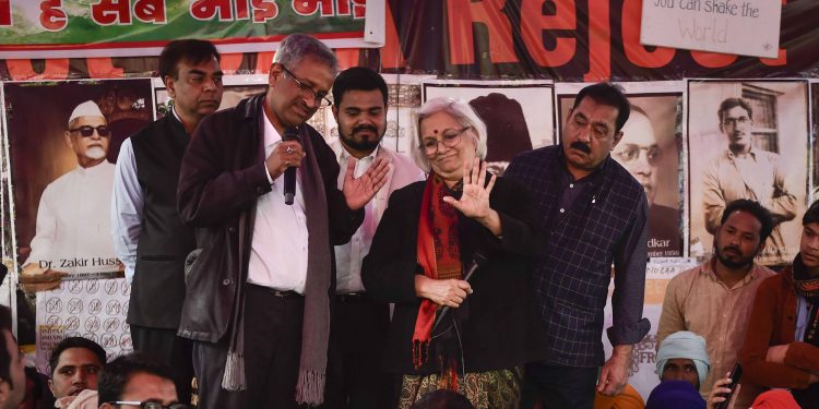 Supreme Court appointed interlocutors speak to protesters at Shaheen Bagh