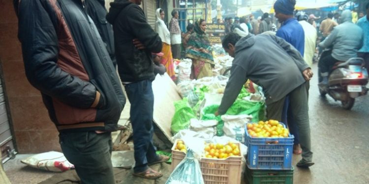 Keonjhar farmers resort to tomato distress sale