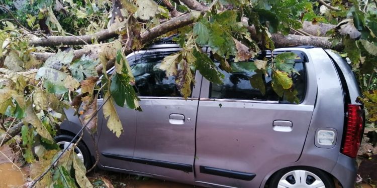 Thunderstorm wreaks havoc in Phulbani, Bolangir