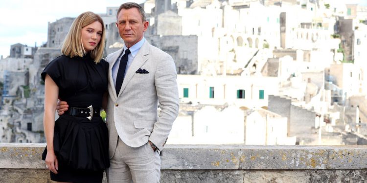 Phoebe Waller-Bridge and Daniel Craig