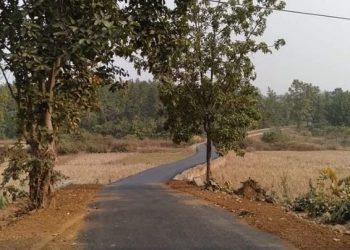 Commuters crossing this road with fingers crossed