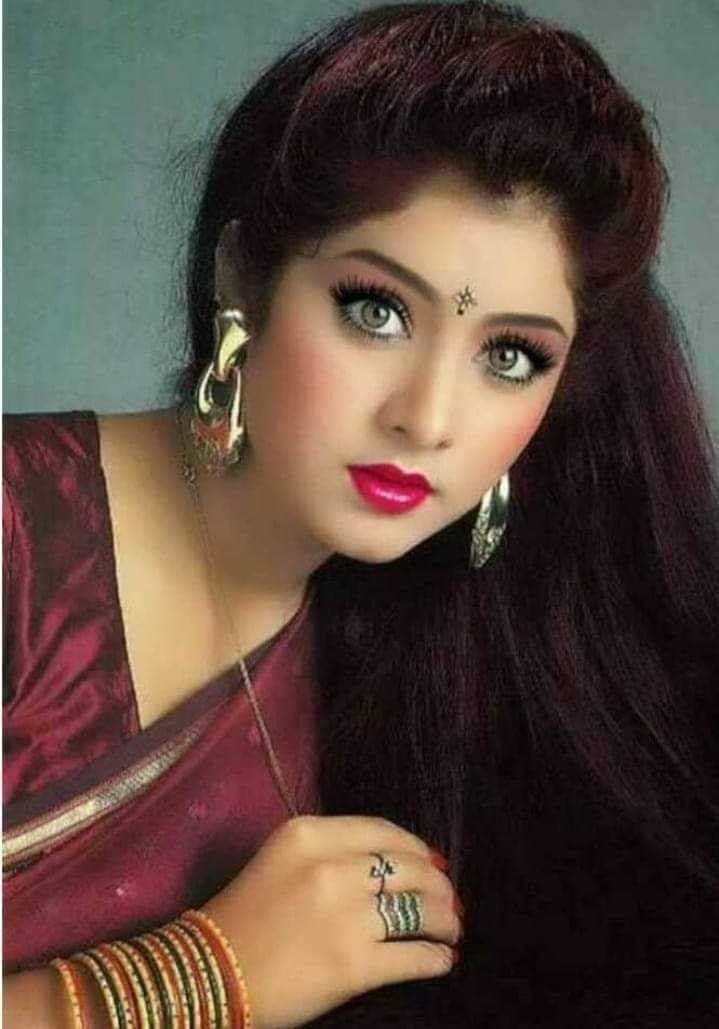 Divya Bharti birth anniversary; strange things happened on sets after Sridevi replaced Divya Bharti for a film