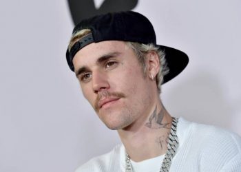 Justin Bieber donates $100K to fan's mental health charity