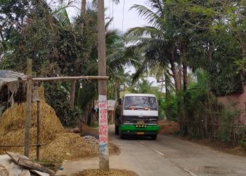 Electric pole on road poses threat to commuters in Jagatsinghpur