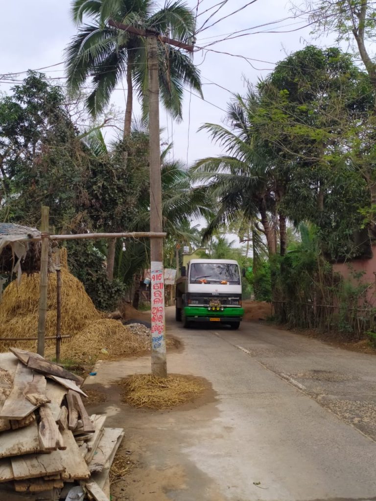 Electric pole on road poses threat to commuters in Jagatsinghpur