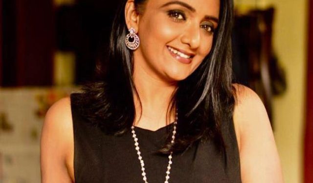 Shanthipriya stuns in new stylish avatar; see pic