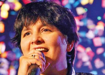 Happy Birthday Falguni Pathak; This singer was once accused of using obscenities during a stage performance