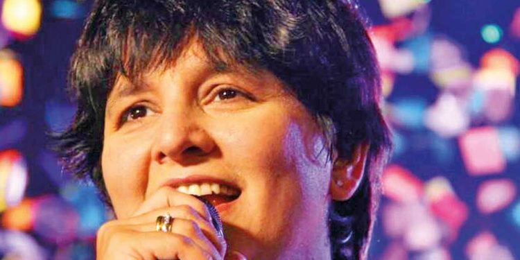 Happy Birthday Falguni Pathak; This singer was once accused of using obscenities during a stage performance