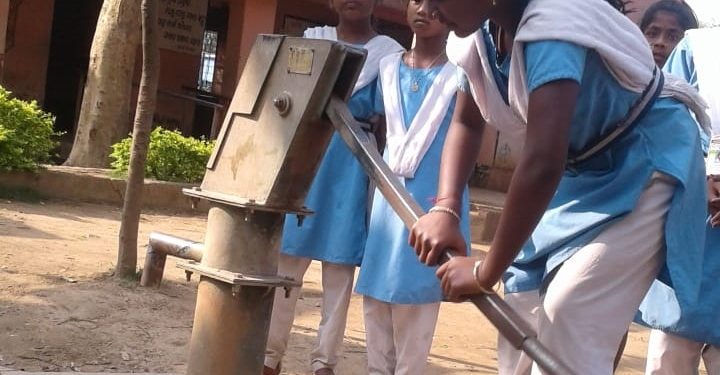 Water woes hit students of Sarakishorepal School