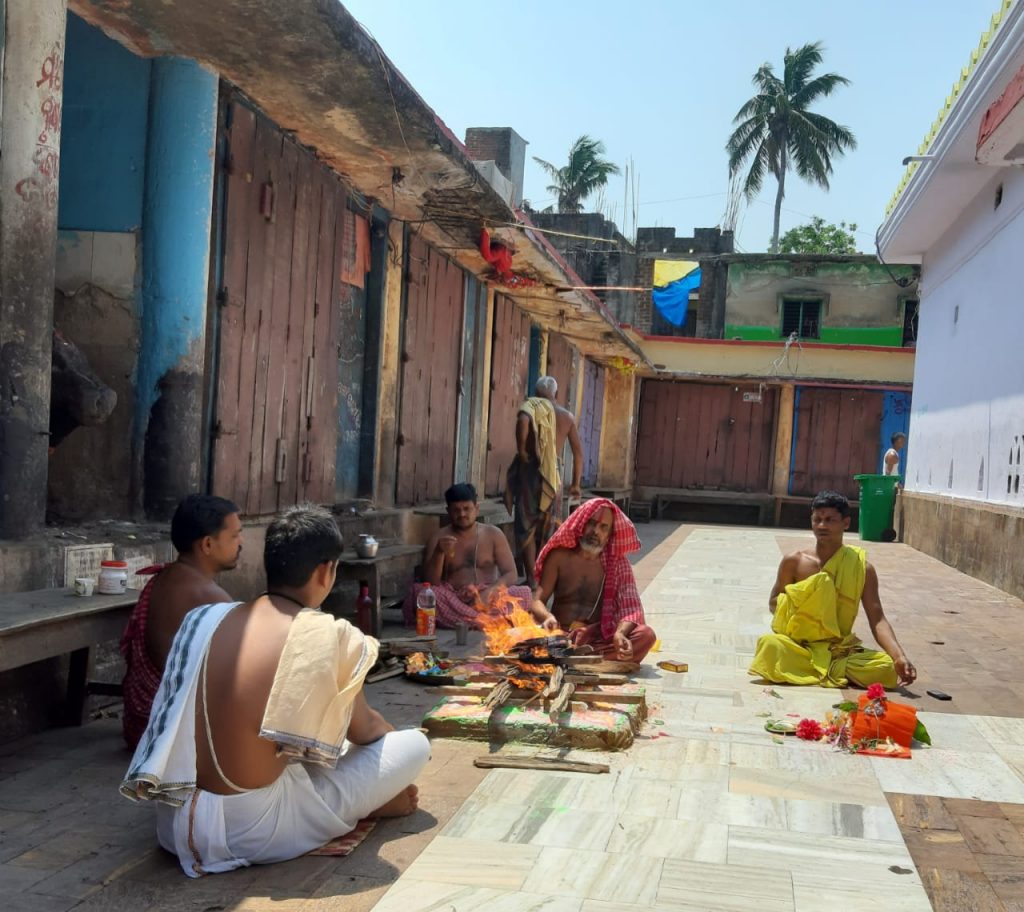 Priests conduct ‘Maharudra Yajna’ at Akhandalamani temple to ward off coronavirus