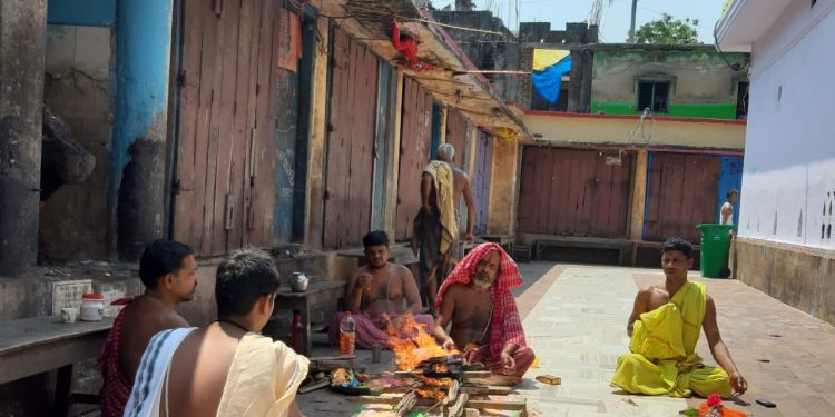 Priests conduct ‘Maharudra Yajna’ at Akhandalamani temple to ward off coronavirus