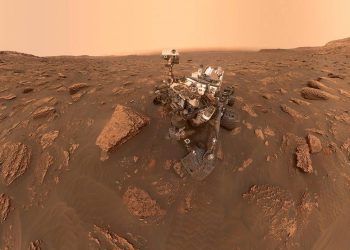 Curiosity Mars rover takes stunning selfie during record climb