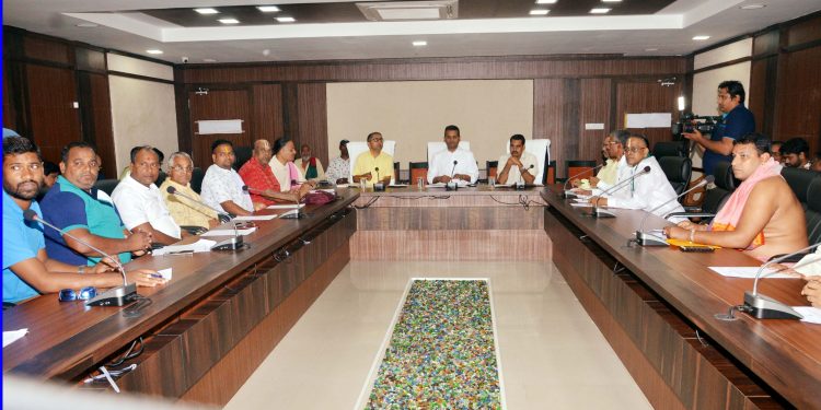 SJTA chief Krishan Kumar chairs a Chhatisha Nijog meeting in Puri, Wednesday
