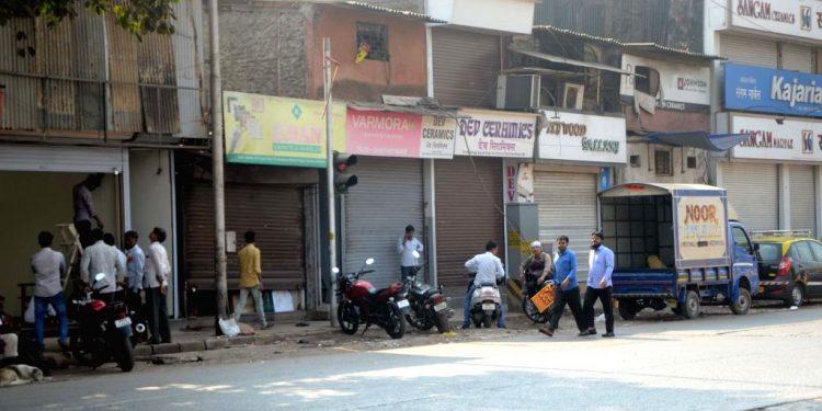No customers for shopkeepers in Dharavi