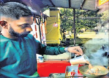 At ‘Gabbar Tea Stall’ the tastes of ‘Basanti’ special coffee and ‘Jai-Veeru’ noodles are tongue-titillating 