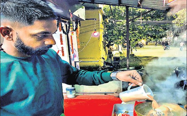At ‘Gabbar Tea Stall’ the tastes of ‘Basanti’ special coffee and ‘Jai-Veeru’ noodles are tongue-titillating 