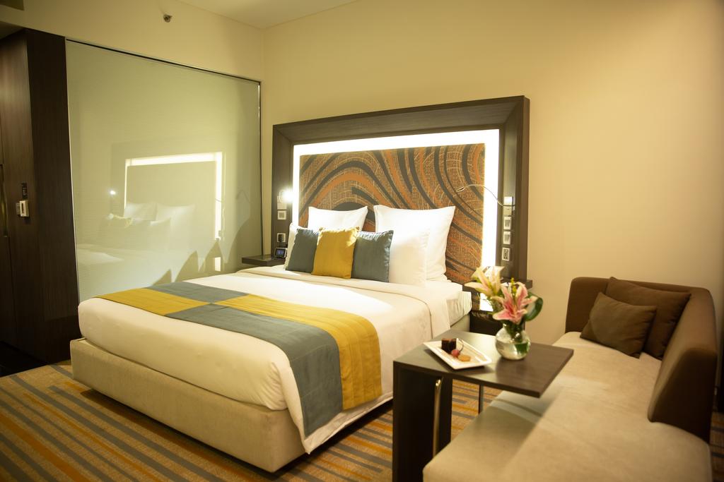 Кровать Queen Size в Novotel. Резиденции в Калькутте. Day use room