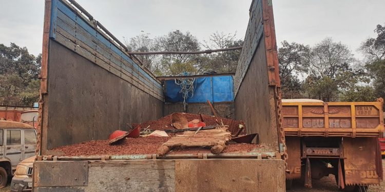 Truck with illegal iron ore seized