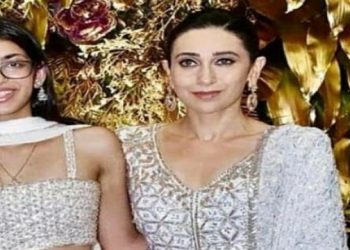 Karisma Kapoor with daughter Samaira