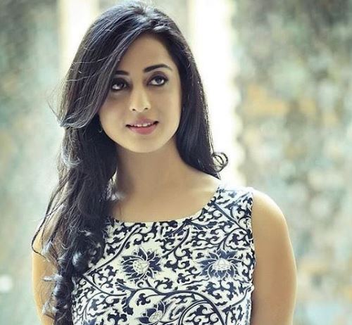 Mahie Gill wishes to reunite with 'Dev.D' maker Anurag Kashyap