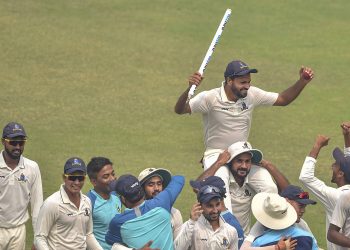 Fellow pacer Akash Deep carries Mukesh Kumar on his shoulders after Bengal's emphatic win against Karnataka