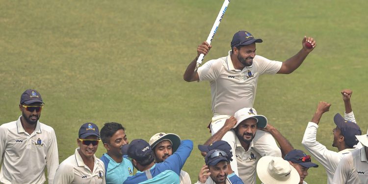 Fellow pacer Akash Deep carries Mukesh Kumar on his shoulders after Bengal's emphatic win against Karnataka