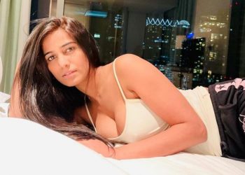 Erotic queen Poonam Pandey teases fans with short video; Watch   