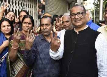 Nirbhaya's parents (2nd and 3rd from left) flash the 'V' sign after the hanging of the convicts