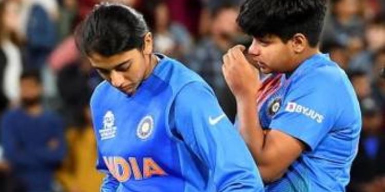 Smriti Mandhana (L) and Shafali Verma