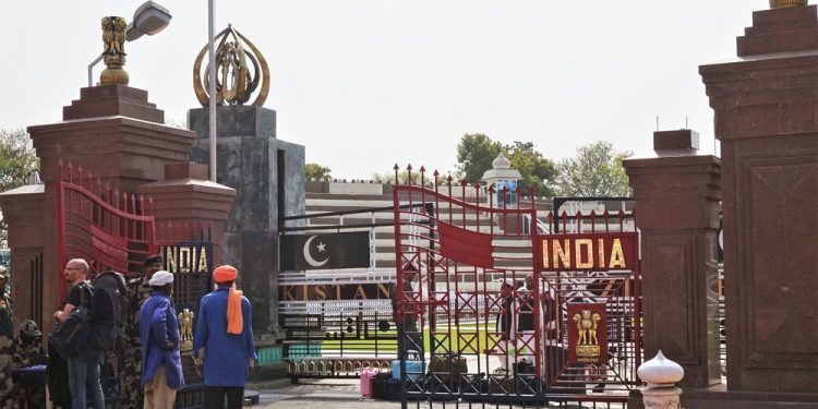 Pakistan bars Hindus