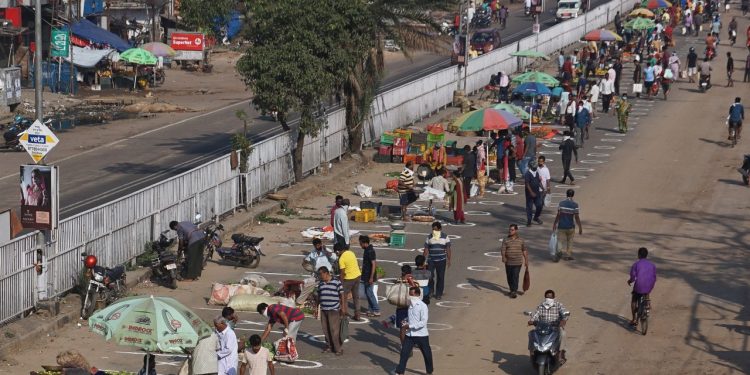 Greengrocers of Chhatrabazar in Cuttack relocated to the main road at Badambadi