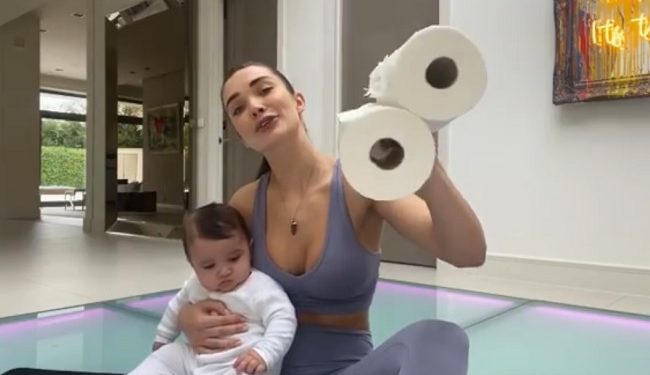 '2.0' actress Amy Jackson's toilet paper-inspired workout