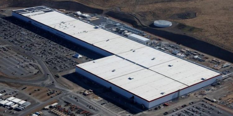 Tesla reduces staff at Nevada Gigafactory due to corona fears