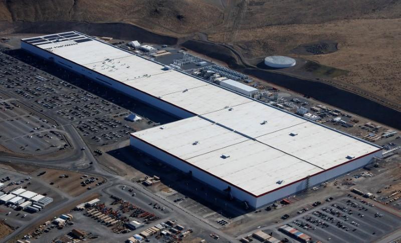 Tesla reduces staff at Nevada Gigafactory due to corona fears