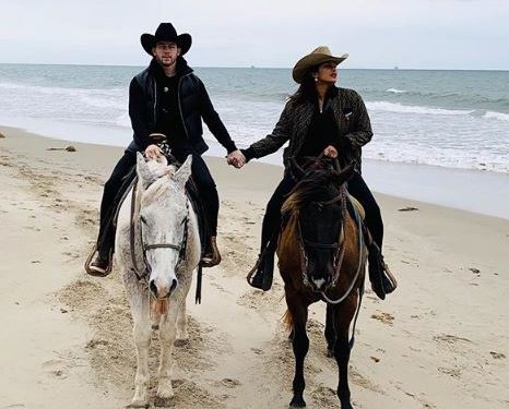 Priyanka Chopra, Nick Jonas go horseback riding
