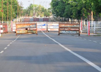 An otherwise busy stretch in Bhubaneswar wears a deserted look as people kept themselves indoors owing to the nationwide lockdown, Tuesday